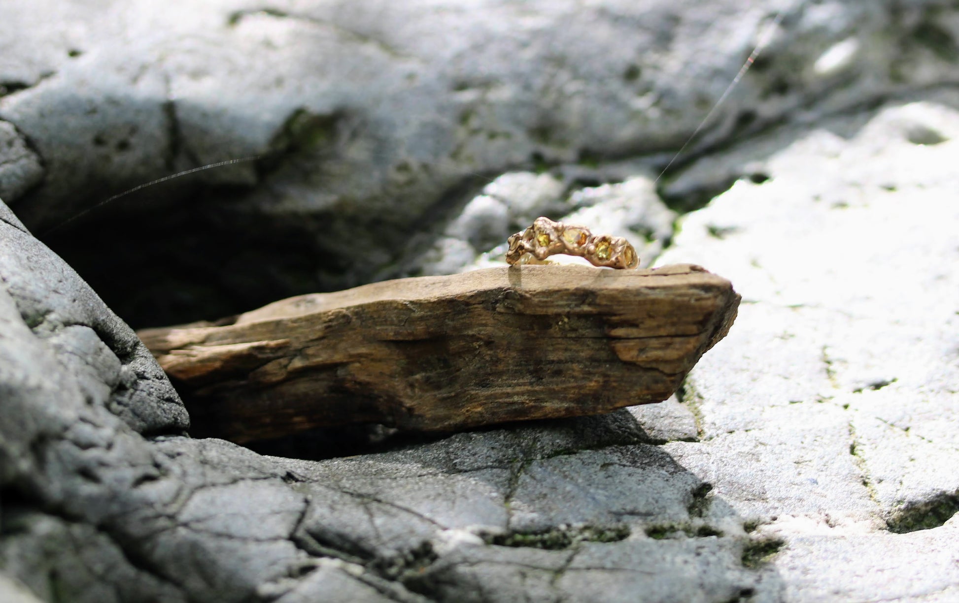 yellow sapphire gold ring
