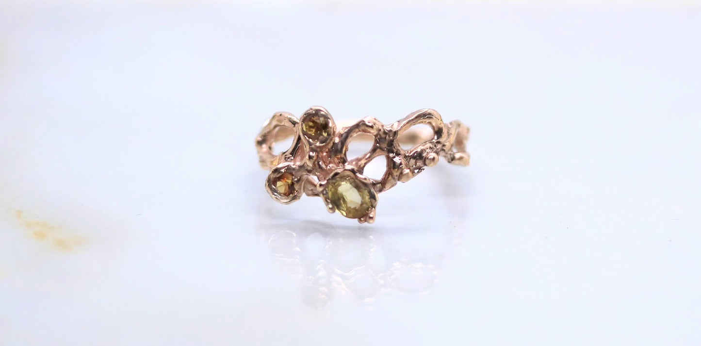 floral gold sapphire ring
