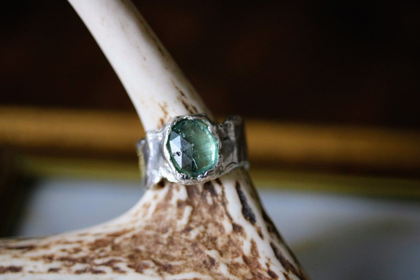 GREE KYANITE RING
